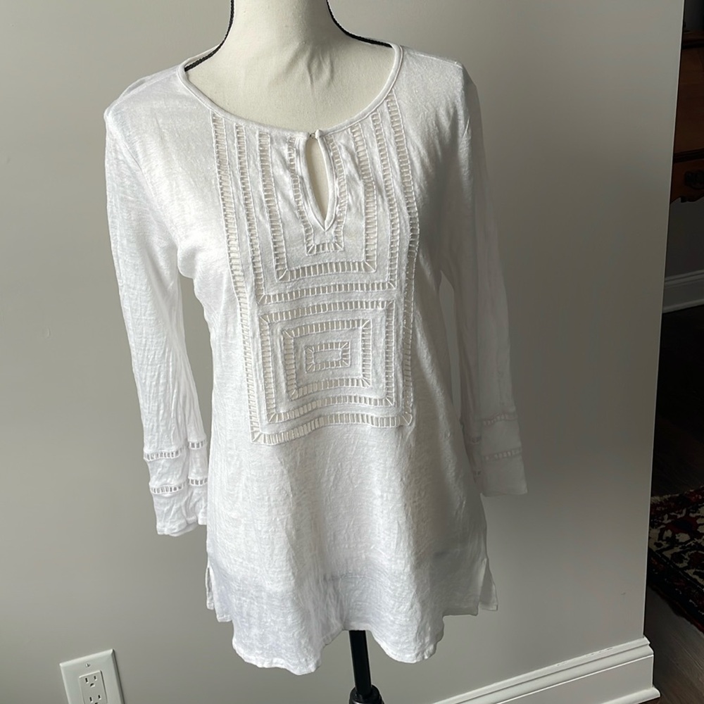 ECRU White Linen Tunic w/ Cut-Out pattern w/ no see-thru lining in front. Size M